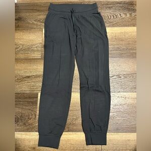 Lululemon size 6 joggers